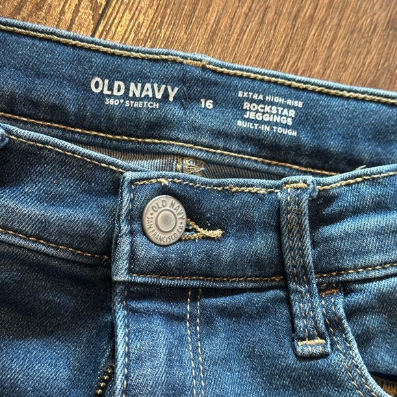Old Navy Extra High Rise Rockstar Jeans - Picture 4 of 5